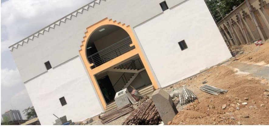 End exterior view at National Mosque Shopping Complex